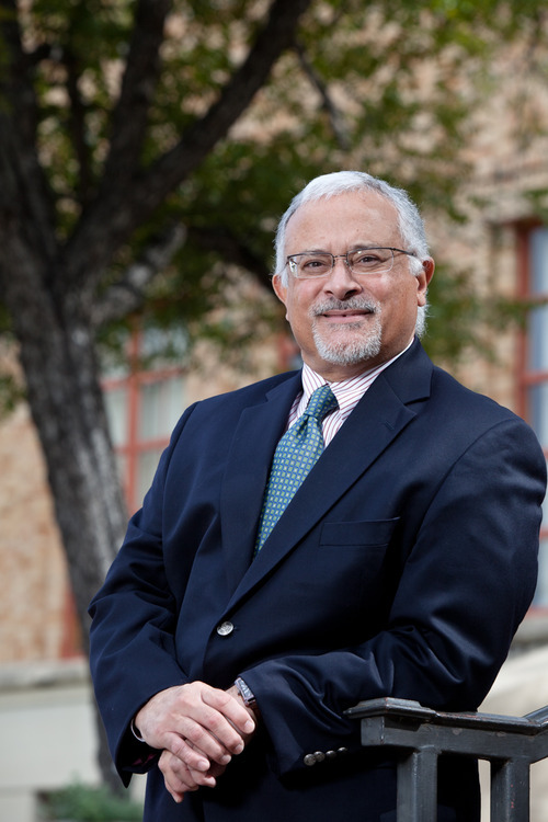 Dr. Luis Zayas