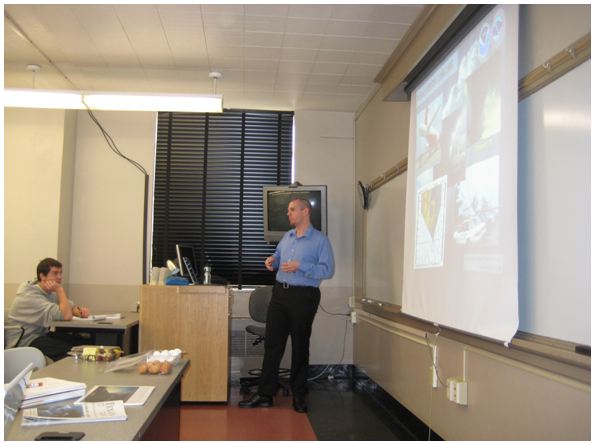Kevin Scharfenberg lecturing at Troy Kimmel's GRG333C/Severe and Unusual Weather class on Thursday , 19 November 2009..