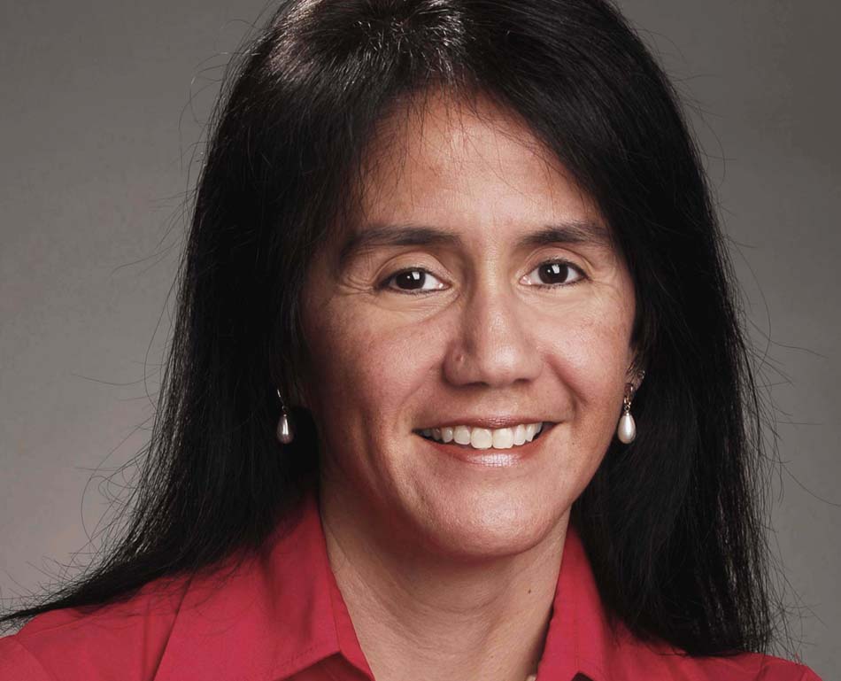 Associate Professor Domino Perez wins President's Associates Teaching Excellence Award