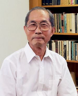 Professor Thomas Kaehao Seung retires after 49 years of teaching at UT Austin.